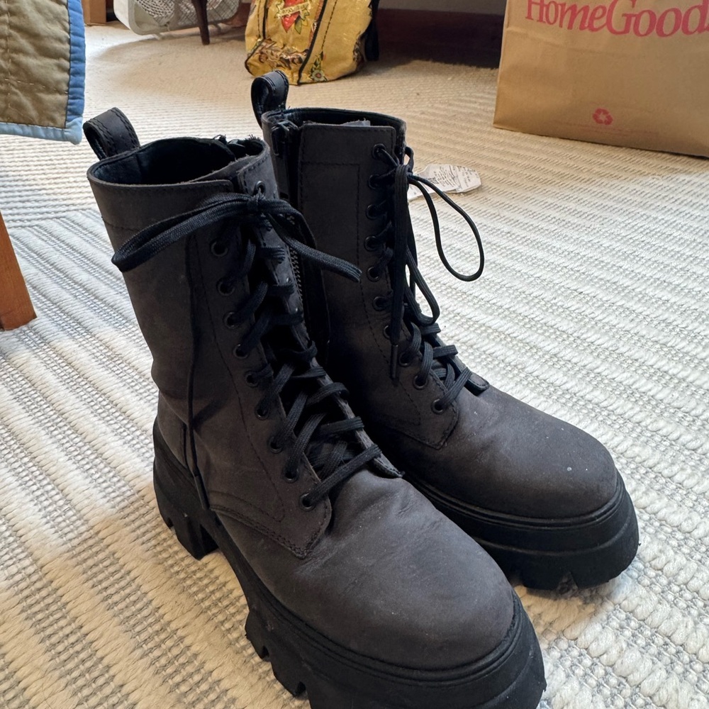 Thursday Boot Company- Dynasty Boot. Lace-Up Combat Boots matte grey.